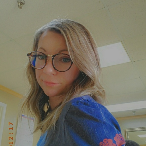 Meet your Posher, Felicia - Picture 1 of 1